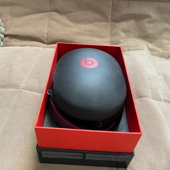 Dre Studio Beats Wireless Headphones - Picture 2 of 5